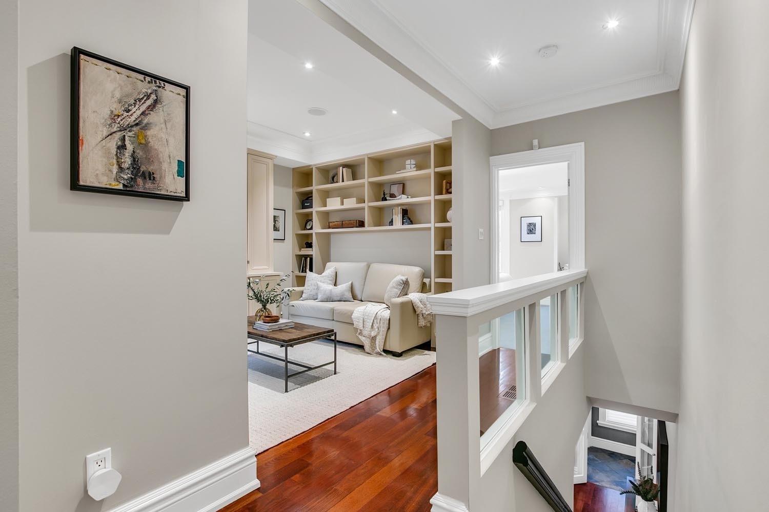 38-print-23_003_Upper Hallway