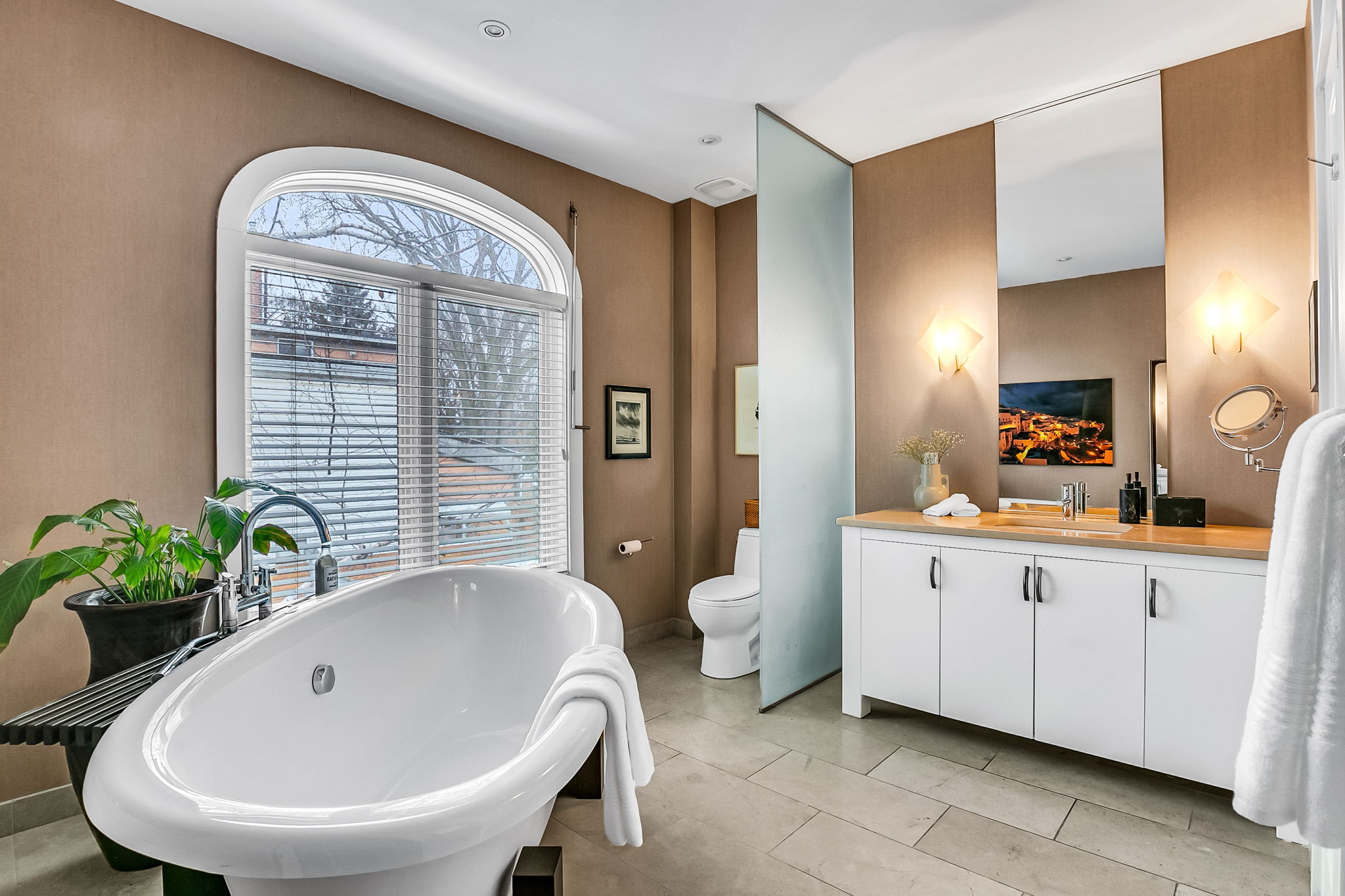 63-web-or-mls-27_002_Master Ensuite