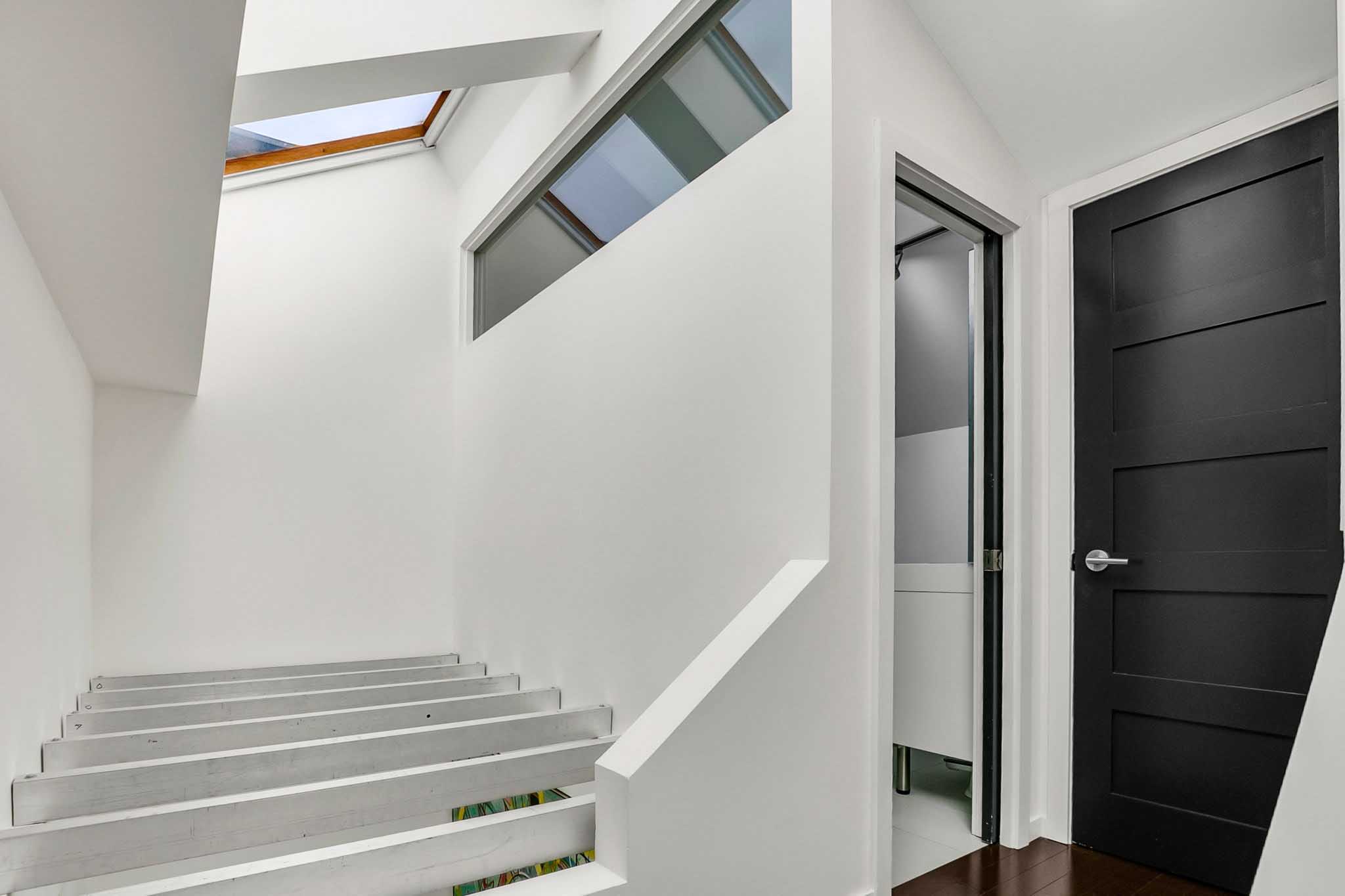 41-web-or-mls-23_001_Upper Hallway