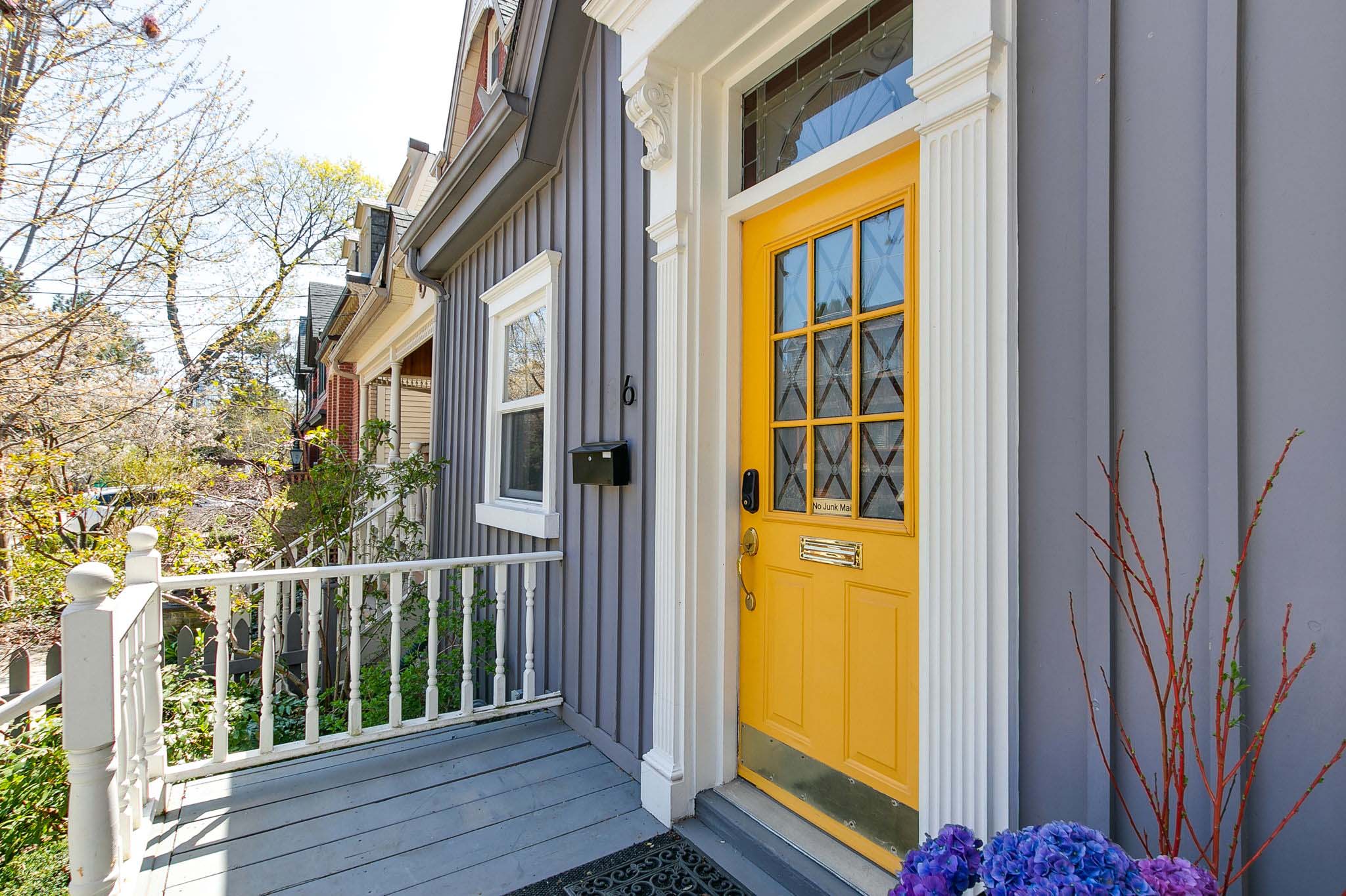 15-web-or-mls-3_002_Porch
