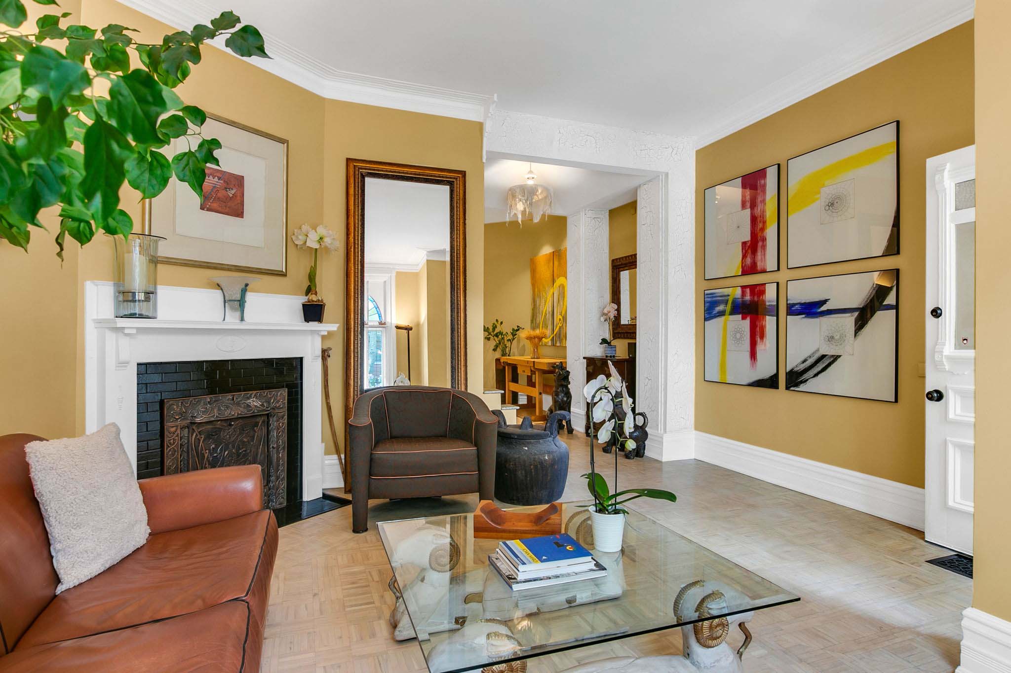 12-web-or-mls-8_009_Living Room