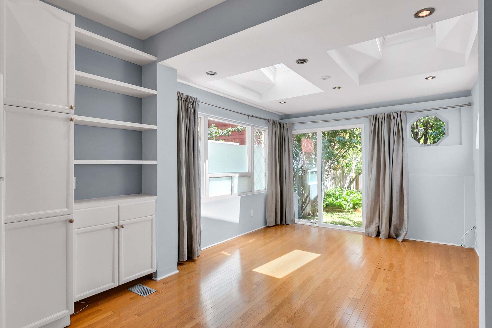 13-web-or-mls-9_005_Family Room