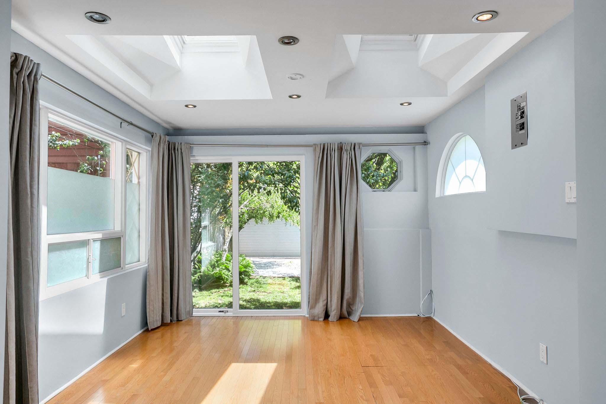 14-web-or-mls-9_006_Family Room