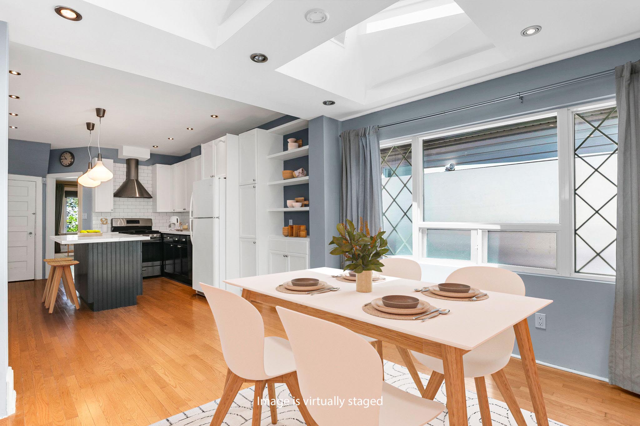 16-web-or-mls-9_008_Family Room