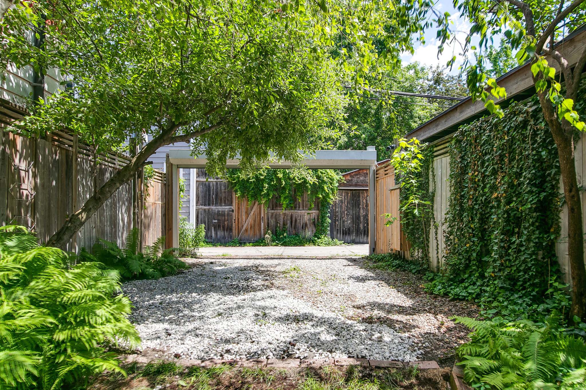 60-web-or-mls-74_014_Backyard