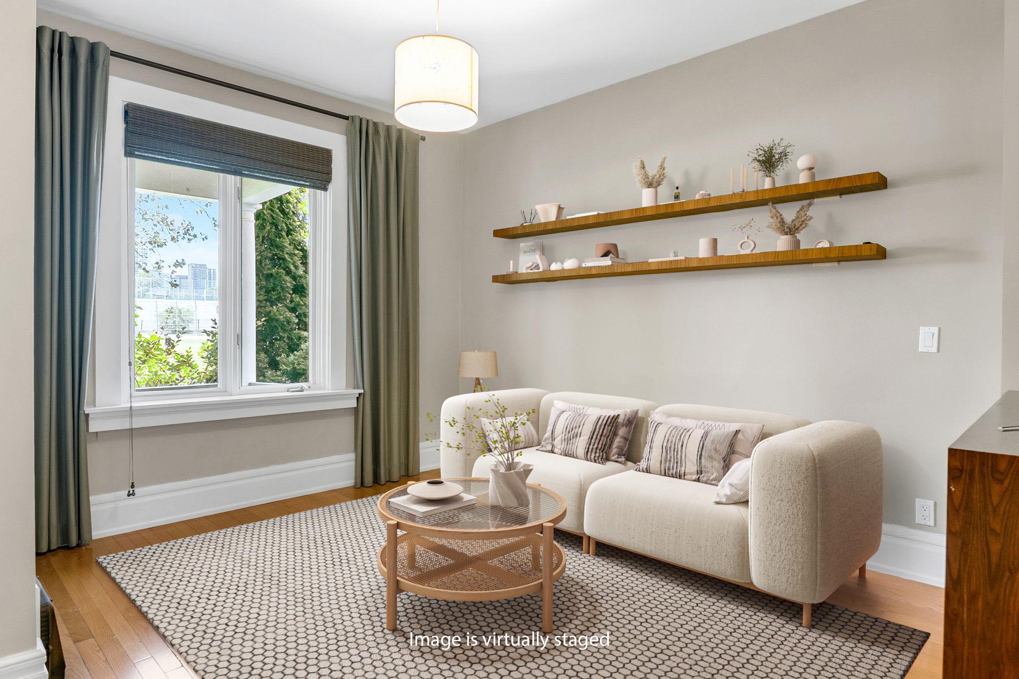8-web-or-mls-8_005_Living Room