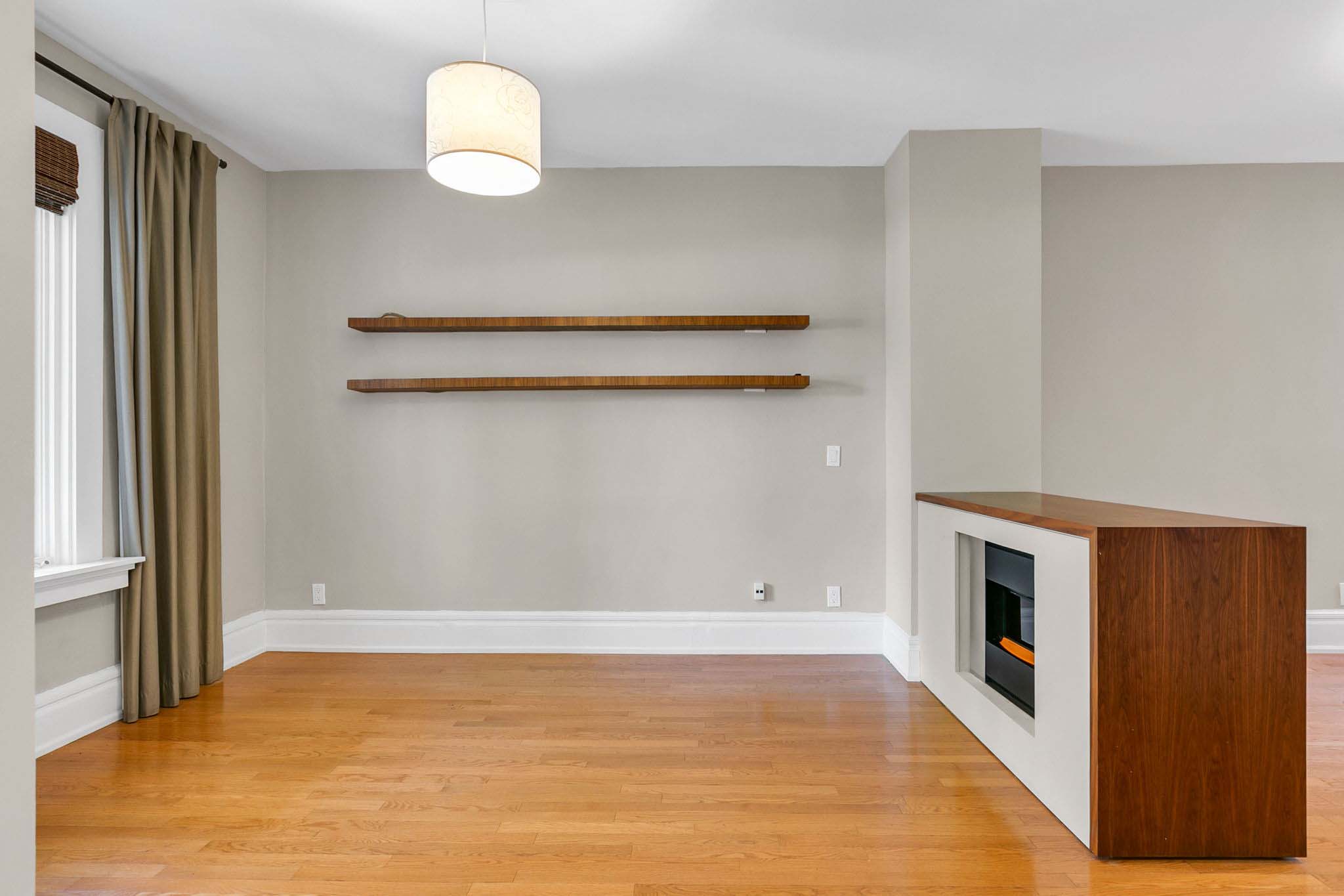 9-web-or-mls-8_006_Living Room