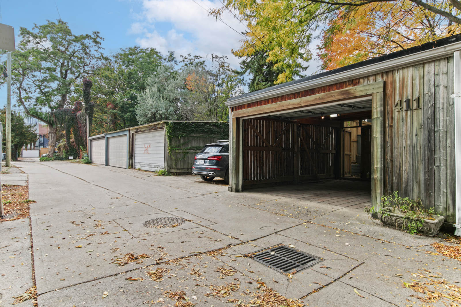 75_002_Garage